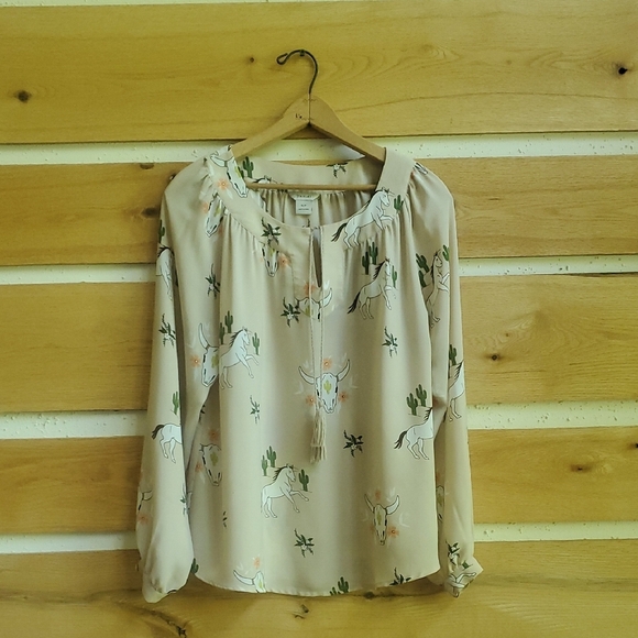 Ariat Beige Blouse with Cactus, Horses and Bull Design Light & Airy Sz. S Blouse - Picture 1 of 11